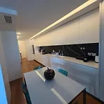 Luxury River View 3br With Pool By Airport Apartment Lissabon