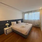 Apartment Luxury River View 3br With Pool By Airport *