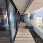 Luxury River View 3br With Pool By Airport Apartment