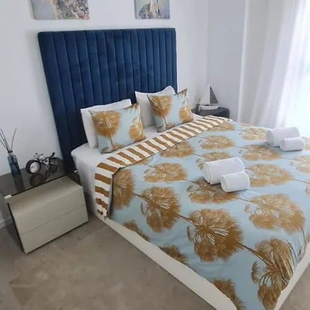 Luxury River View 3br With Pool By Airport