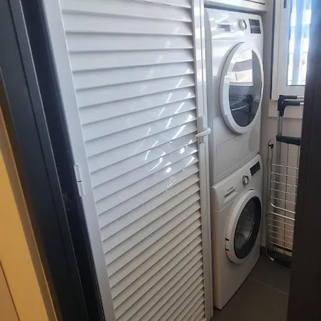 Luxury River View 3br With Pool By Airport Apartamento