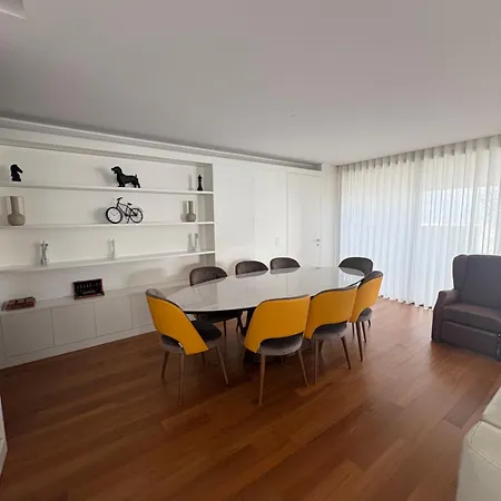 Apartment Luxury River View 3br With Pool By Airport