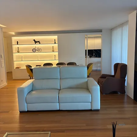 Luxury River View 3br With Pool By Airport דירה
