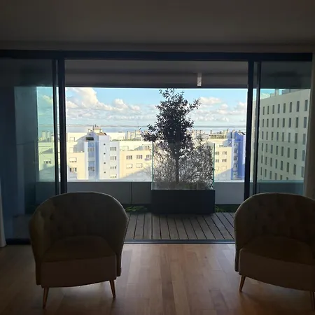 דירה Luxury River View 3br With Pool By Airport