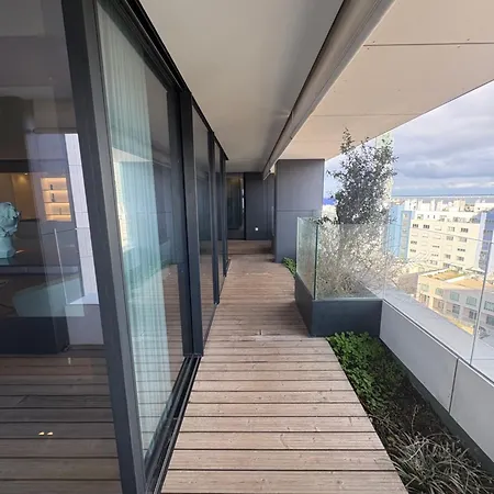 Luxury River View 3br With Pool By Airport דירה