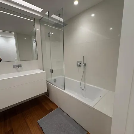 Luxury River View 3br With Pool By Airport