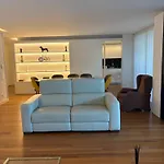 Luxury River View 3br With Pool By Airport Διαμέρισμα