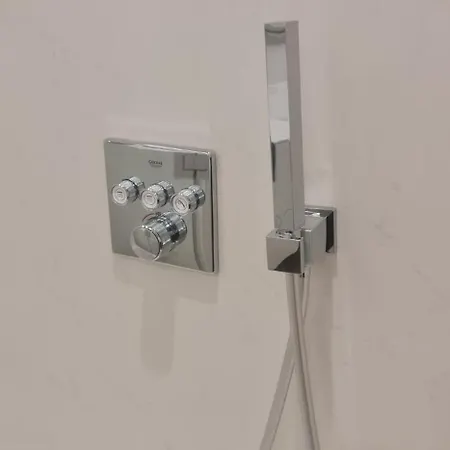 Luxury River View 3br With Pool By Airport *