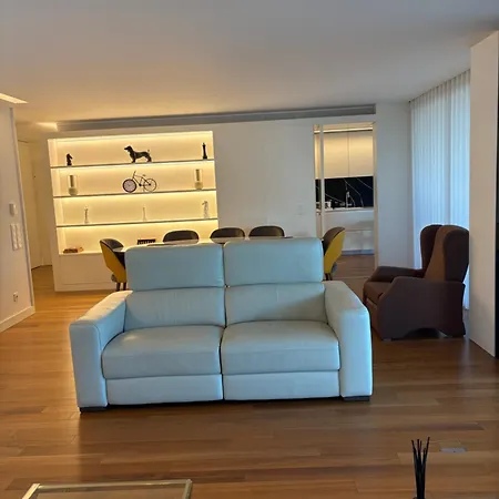 Luxury River View 3br With Pool By Airport Διαμέρισμα
