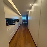 Apartament Luxury River View 3br With Pool By Airport