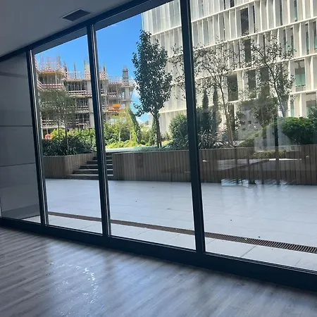 Luxury River View 3br With Pool By Airport