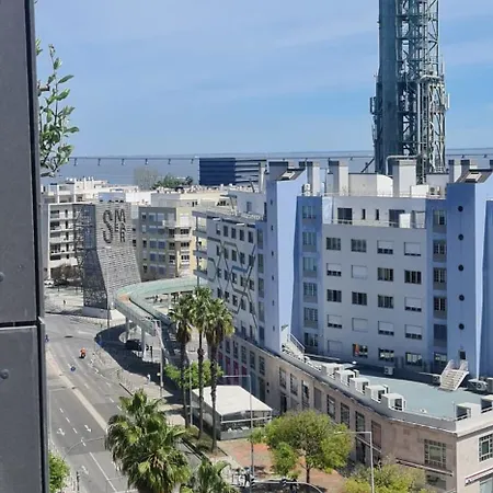 Luxury River View 3br With Pool By Airport Lisbona